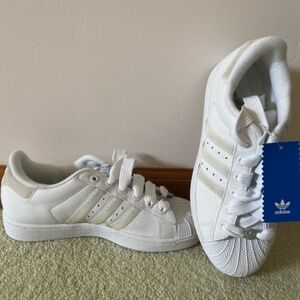 Women's Adidas Superstar Shell Toe Shoe - Size 7.5